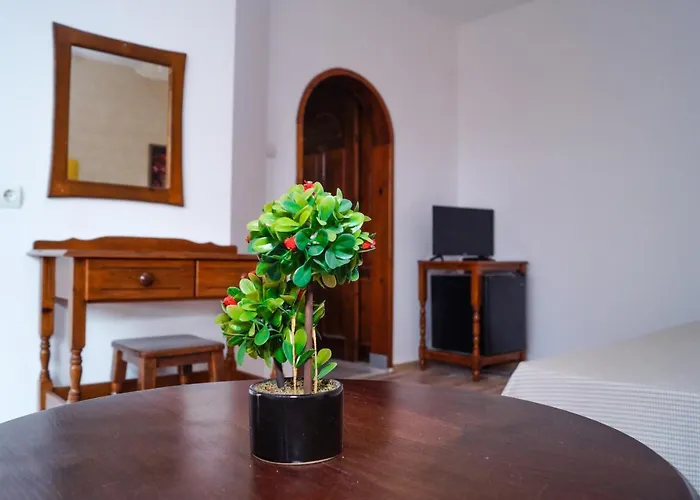 Chrystal Gæstehus 2*